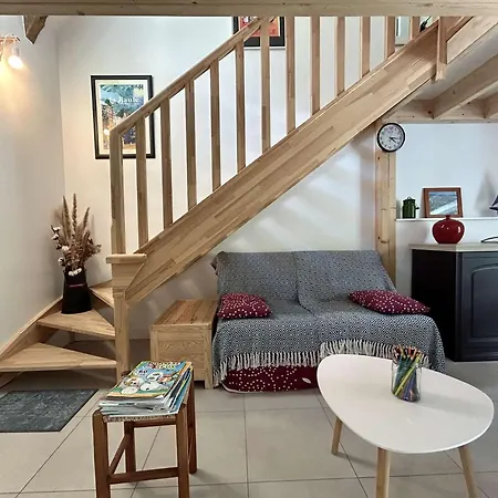 Appartement Maison 2 Pièces - Secteur Calme Et Verdoyant - - Lb900-008 *
