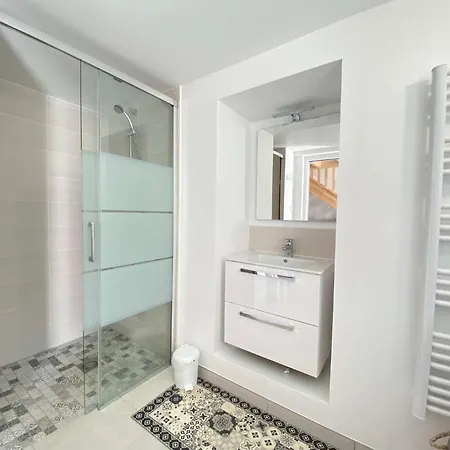 Maison 2 Pièces - Secteur Calme Et Verdoyant - - Lb900-008